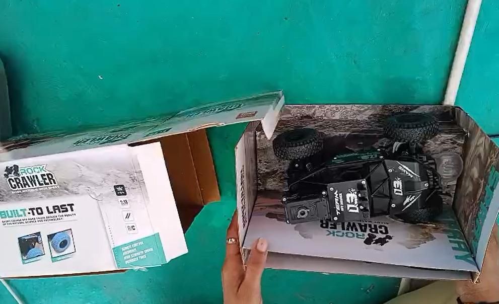 Rock Metal RC Car – High Speed Off-Road Remote Control Car with LED Lights with smoke